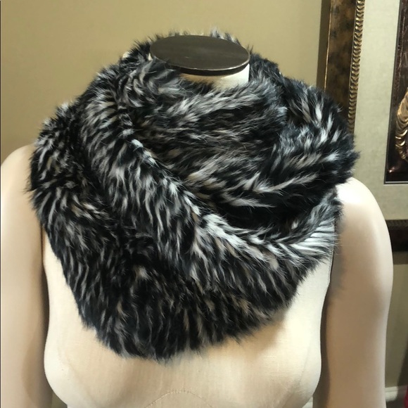 Jocelyn Women's Twisted Rabbit Fur Infinity Scarf